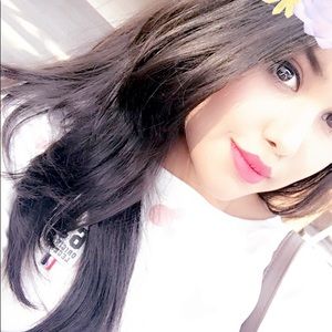 Meet your Posher, Azra